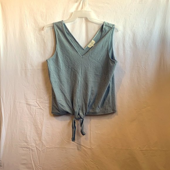 MELLODAY Tops - LIKE NEW - V NECK OPEN BACK BLOUSE - L - MELLODAY